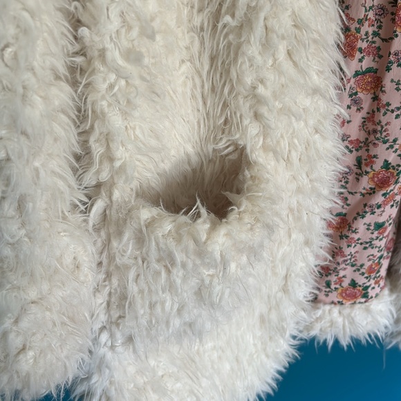 Fluffy jacket - Picture 3 of 4